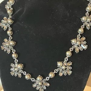 Elegant Silver and Pearl Necklace thumbnail 1