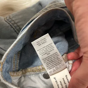 PacSun Boyfriend Jeans Light Wash Distressed‎ Ripped Raw Hem Women's Size 28 thumbnail 6
