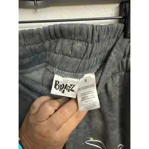 Bratz Class of 2001 Graphic Sweatpants Grey Acid Wash Joggers Small (G) thumbnail 3