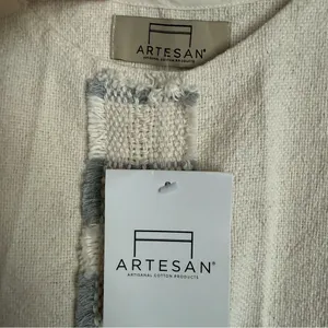 NWOT Artesan Unique Top Gray Size L thumbnail 4
