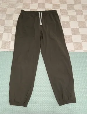 NWOT Vuori Miles‎ Joggers size L thumbnail 1