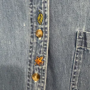 Vintage 2000 Warner Bros Tweety Bird Fall Button Down Denim Shirt thumbnail 3
