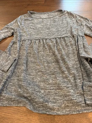Isabel Maternity by Ingrid & Isabel Heathered Gray Top Size Medium - C11-270 thumbnail 3