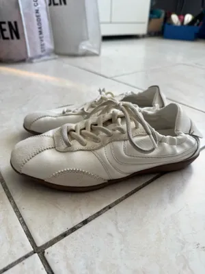 Steve Madden White scrunch back flat sneakers  thumbnail 4
