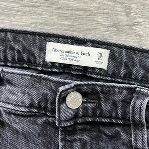 Abercrombie & Fitch - 90's Straight Ultra High Rise Size 28/6R Black Denim thumbnail 2