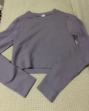 purple work out cropped long sleeve tank Size XS thumbnail 1