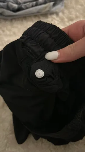 Lululemon Hotty Hot 2.5" Shorts Black thumbnail 4