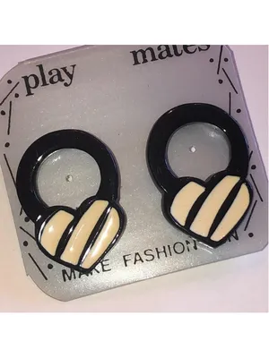 Play Mates Vintage Black and Cream Heart Hoop Earrings thumbnail 2