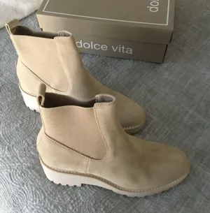 DV by Dolce Vita Hasa Dune Suede Platform Ankle booties thumbnail 1