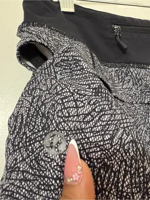 Lululemon Speed Up Shorts 2.5” Size 6 Black White Print Lined Running Active thumbnail 3