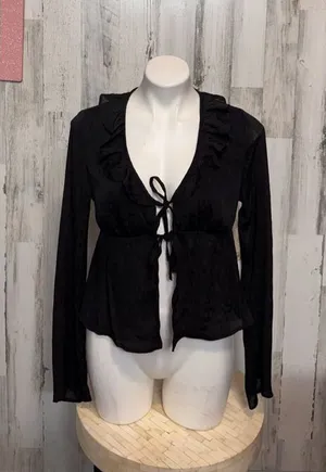 No Boundaries Black Ruffle Cardigan Top Womens Medium 8-10 Tie Front Long Sleeve thumbnail 1