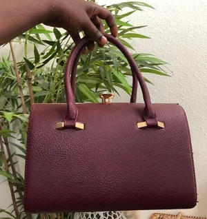 Burgundy Maroon red Hard shell leather hand bag purse satchel gold hardware faux diamond kiss lock Approx 11” wide x 8” tall x 6” deep thumbnail 1
