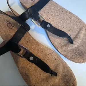 UGG Aleigh Black Leather T-Strap Sandals Women’s Size 8.5 Cork Footbed thumbnail 10