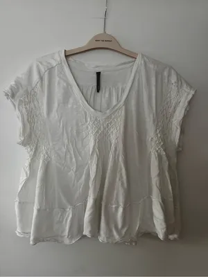 Anthropologie Women’s White Short-Sleeve V-Neck Smocked Tunic thumbnail 2