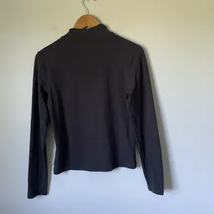 Nike Swoosh Mock-Neck Long-Sleeve Top Black Athletic Cotton Women's Size Medium thumbnail 2
