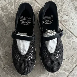 Kenneth Cole Reaction Kuerq EZ Mary Jane Sneakers in Black Knit, Size 5 thumbnail 7