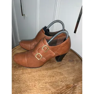 Clarks‎ Women's Brown Ankle Booties Size 9.5M Double Buckle Block Heel thumbnail 3