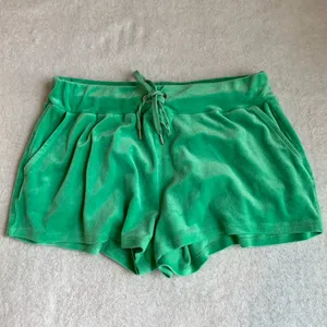 H&M Green Sweat Shorts thumbnail 1