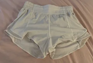 Lululemon Hotty Hot Shorts 2.5" High-Rise white thumbnail 1