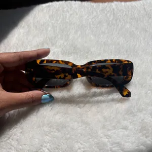 Tortoise Shell Rectangular Sunglasses Retro 90s Y2K Brown Animal Print Shades thumbnail 2