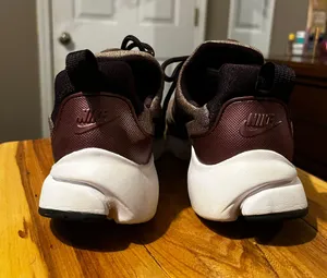 Nike Tennis Shoes thumbnail 4