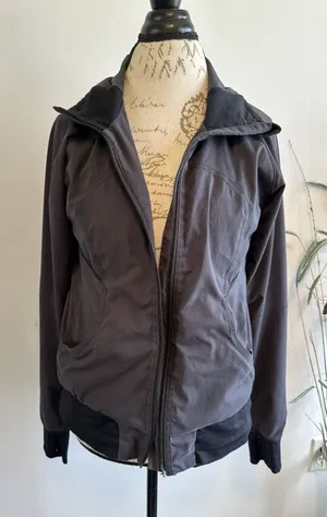 Lululemon Gray Blackish Size 6‎ Athletic Jacket missing zipper thumbnail 1
