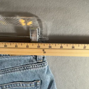 343 | American Eagle Mom Short Light Wash‎ High Rise Pleated Cuffed Denim Size 0 thumbnail 3