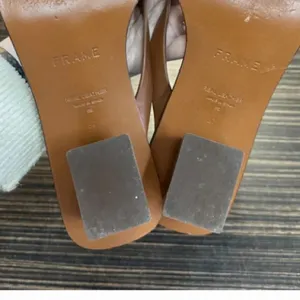 FRAME Le Carbon Leather Thong Sandals - Tobacco size 7 $375 boho classic spring thumbnail 6