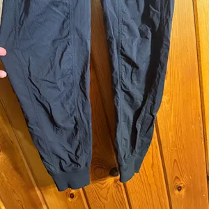 Lululemon athletic Black Jogger Pants Dance Studio Mid-Rise Jogger size 0 thumbnail 3