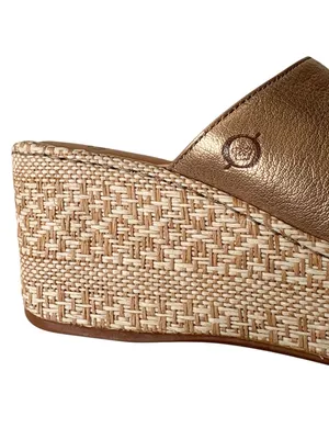 EUC Born Leather Wedge Sandals Gold Size 7 thumbnail 4