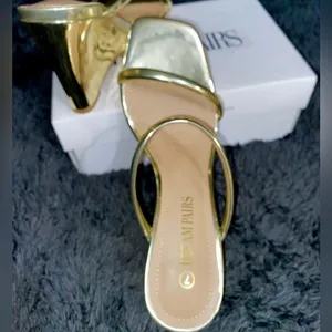 Dream Paris NWOT Beautiful Gold Heels, Size:7 Square Open Toe Wedge Heels, 2Stunning Straps thumbnail 2