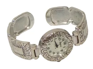 Vintage Geneva Quartz Stainless‎ Steel Analog Silver Tone bracelet Band Watch thumbnail 1