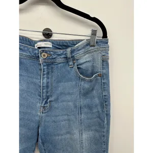 KanCan Flare‎ Jeans Womens 30 Light Wash Raw Hem Bell Bottom Stretch Denim thumbnail 5