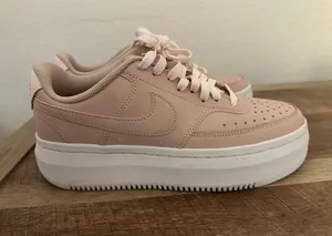 Nike Air Force 1 thumbnail 1