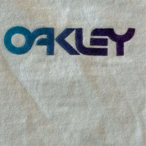 Oakley‎ Women's Gray Logo Print Crew Neck T-Shirt Size M Casual thumbnail 7