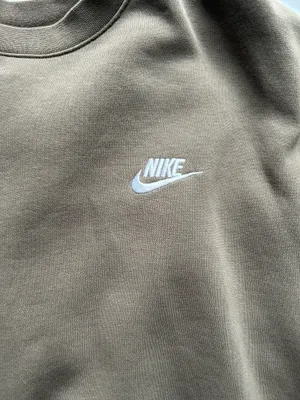 Brown Nike Crewneck Sweatshirt Embroidered Logo Pullover Tan Neutral Medium thumbnail 2