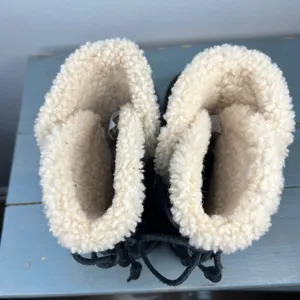 UGG Simmens Black Leather Shearling Lined Winter Boots 1007760 Womens 8 thumbnail 6