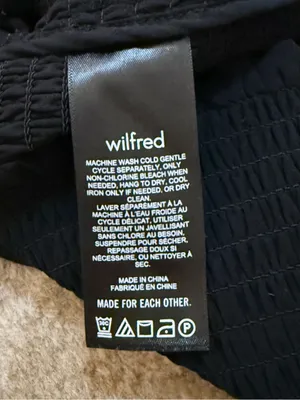 Wilfred Aritzia Wistful Blouse Black Size M Smocked V Neck Sheer Sleeve thumbnail 8