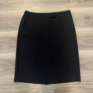 David Warren Size 6 Skirt Suit. 2-button Blazer thumbnail 2