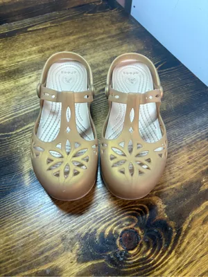 Crocs gold mules size 5 thumbnail 3