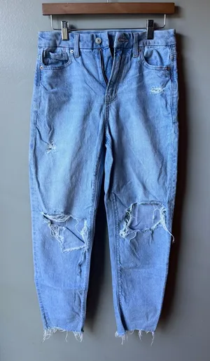 American Eagle Strigid Mom Jeans Size 4 Light Wash Distressed Ripped Denim thumbnail 1