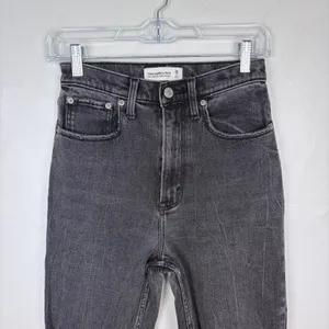 Abercrombie‎ & Fitch Ultra High Rise Ankle Straight Jeans Curve Love Black 26 R thumbnail 2