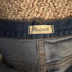 Madewell Rigid Denim A-Line Mini Skirt Medium Wash Raw Hem Size 28 High Rise‎ thumbnail 4