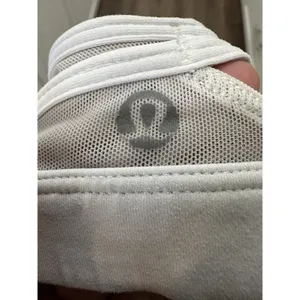 Lululemon Size 2 Womens White Lined Wireless Pull On Racer Back Sports Bra thumbnail 4