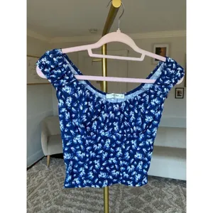 Wild Love Crop Top Blue‎ Ditsy Floral Smocked Off-Shoulder Cottagecore Feminine thumbnail 2