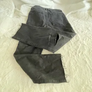 NWT new Gianni Bini Black Wide Leg distressed hem Jean size 29 thumbnail 2