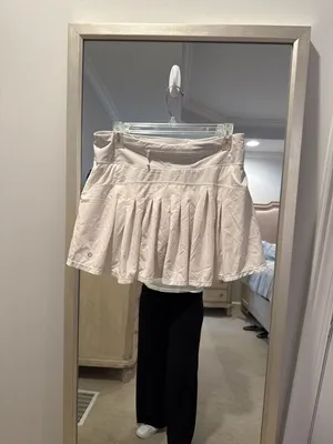 Lululemon Pace Setter Skirt White Ruffle Back Tennis Skort Size 8 thumbnail 3