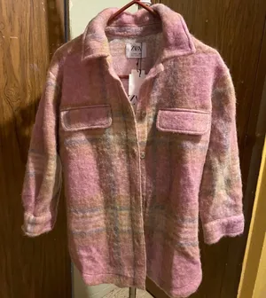 ZARA pink plaid wool-blend shacket with soft brushed texture. Lightweight outer layer styled with front flap pockets and a relaxed collar. Versatile layering piece that adds a feminine pop of pink to outfits. thumbnail 7