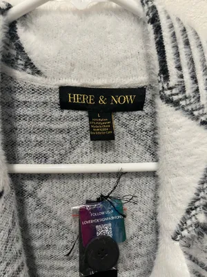 Black and White Geometric Patterned Coat size L by Here N Now Gray Size L thumbnail 4