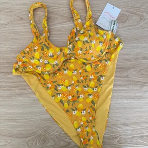 Dippin' Daisy's XS/Large NEW Roma Bikini Set Tie‎ Yellow Lemons Floral High Waist thumbnail 3